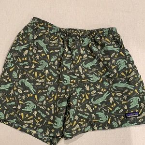 Patagonia Baggies 5 inch inseams size Small